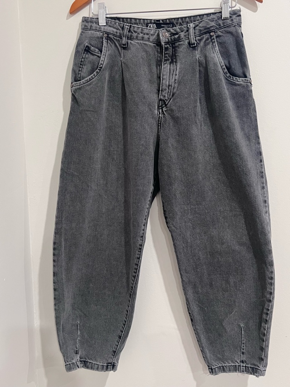 EUC Zara High-Waist Pleated Relaxed Ballon Tapered Leg Jeans in Grey Black Wash